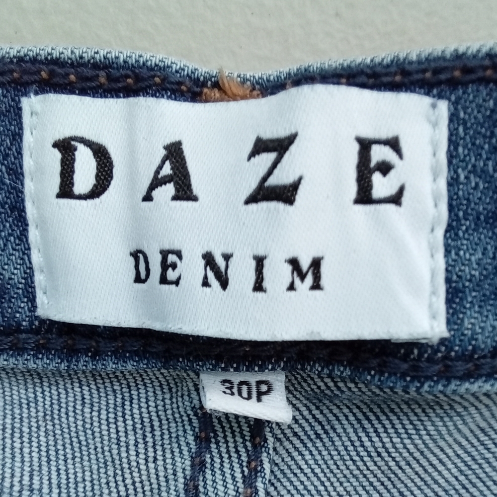 DAZE Denim Women's High-Rise Straight Leg Light Wash Jeans - Size 30P - Picture 8 of 9